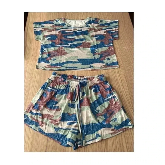 🆕Crop Top And Drawstring Shorts Camo Print Set M🆕 - Picture 2 of 9